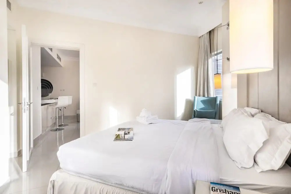 Amazing 1 BR Apartment Damac Mall Street