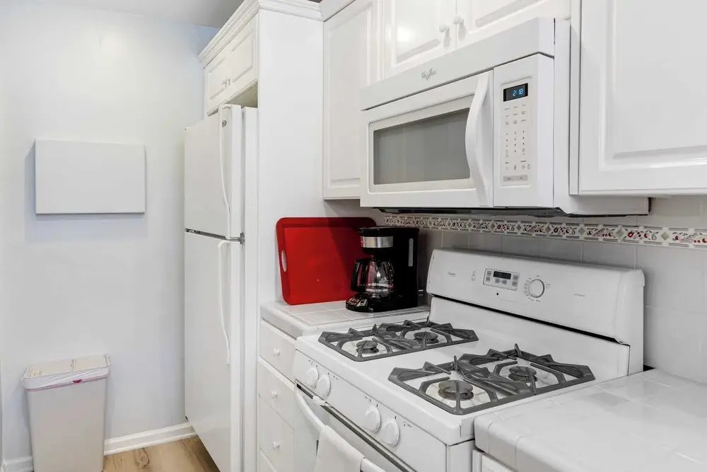 Oceanfront Gem w/ Balcony, Pool, Hot Tub & Carbon Beach Access Bluewater Haven by Avantstay
