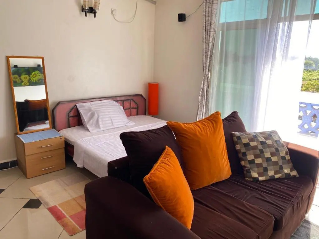 Peron Studio Apartment