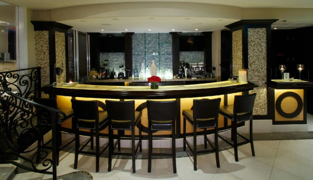 The Sea Lord Hotel & Suites (Adults Only)
