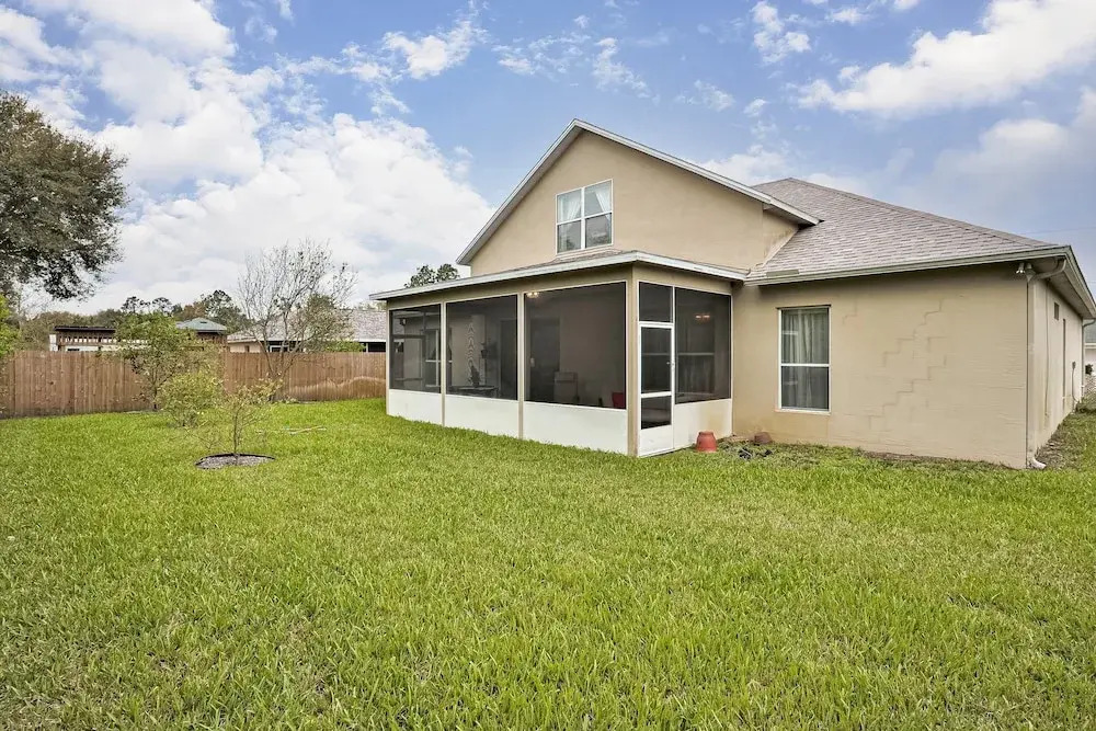 Wonderful Coastal Home With Wifi, Enclosed Backyard, Screened Patio
