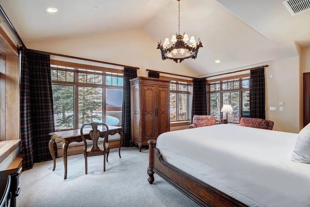 3BR Condo In Bachelor Gulch, Ski In/out