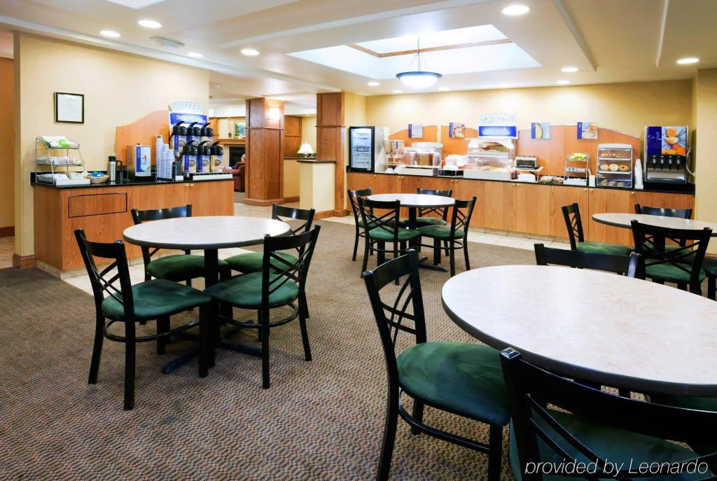 Holiday Inn Express & Suites Rocky Mount Smith Mountain Lake by IHG