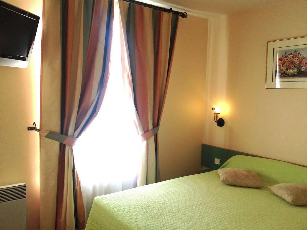Hotel Paris Vesinet -ex Auberge des 3 Marches