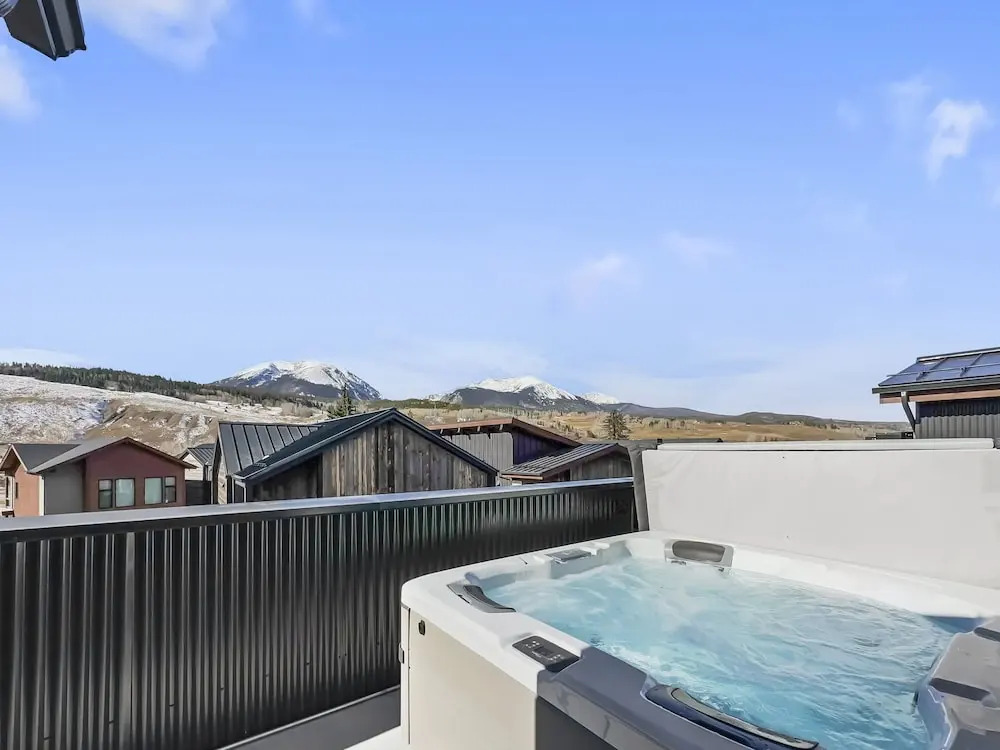 541 Center Circle 3br 3.5ba 3 Bedroom Townhouse by RedAwning