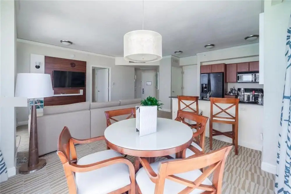 Fabulous Waterfront 2BR 2BA Trump Tower Apartment 6 Guests