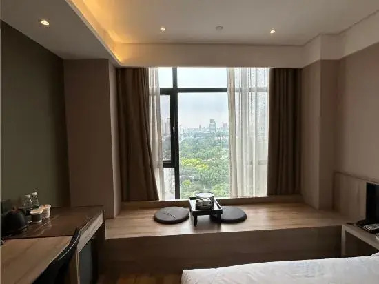 Zhengzhou Zijingshan Park Jinshui Road Atour Hotel
