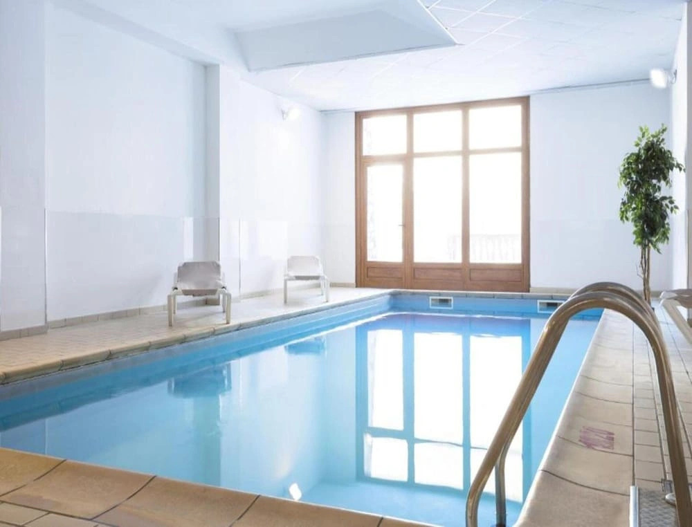 Premium Family Hub for Five Guests