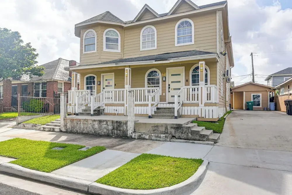 Walk to Shops & Dining: Modern Houston Apt!