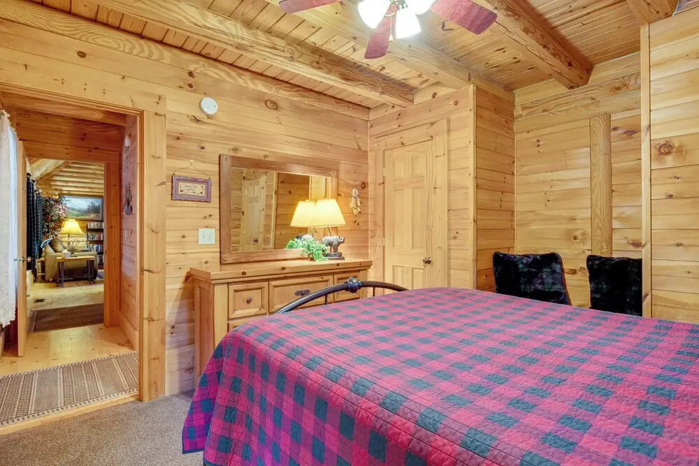 Pet-friendly Cabin w/ Loft: 5 Mi to Lake Lure!