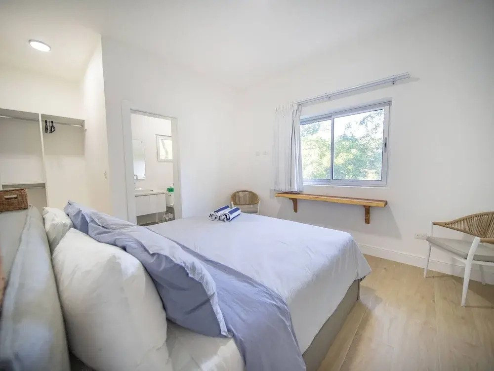 Caribbean Breeze - 2BR Apartment Close to Beach!