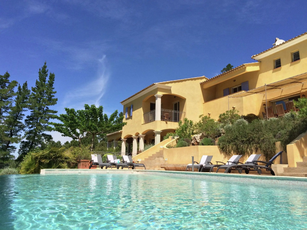 Villa in Le Muy with Private Pool and Lake