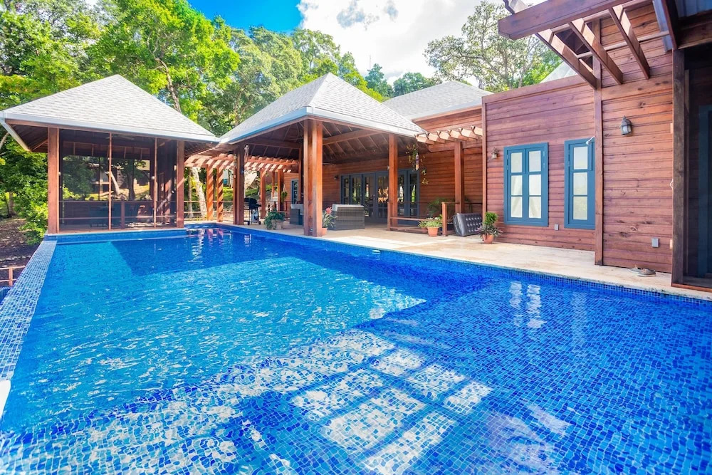 Casa Catarata 3 Bedroom Home by RedAwning