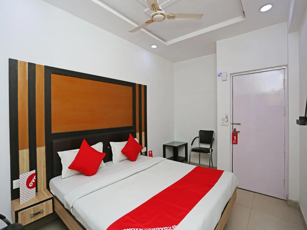 OYO 13125 Hotel Gwal Palace