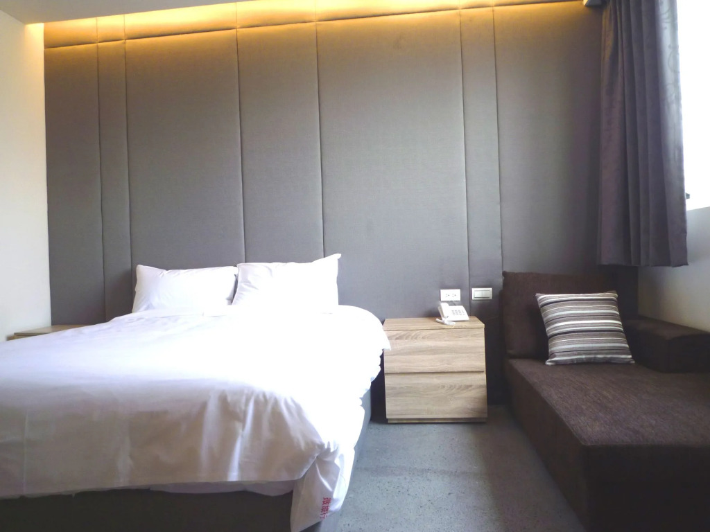 Travel Light Hotel