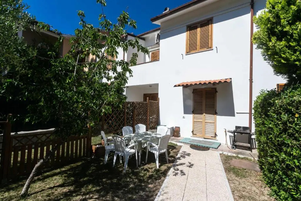 N39 - Numana, Villa Con Giardino a Due Passi Dal Mare