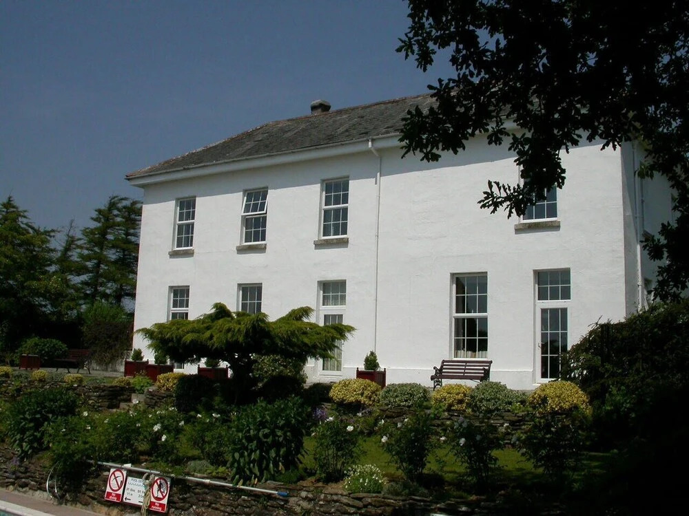 Self Catering Apartment in Mansion House in Beautiful Gardens With Pool