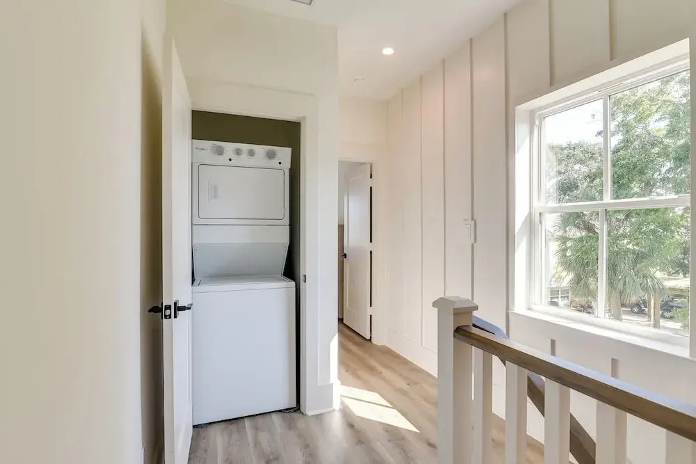 1 Mi to Ocean! Galveston Getaway w/ 2 Balconies
