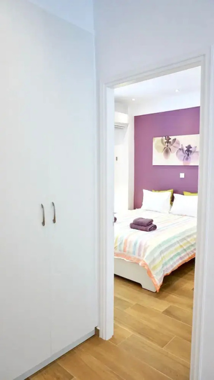 Warm & Spacious Apt in Athens
