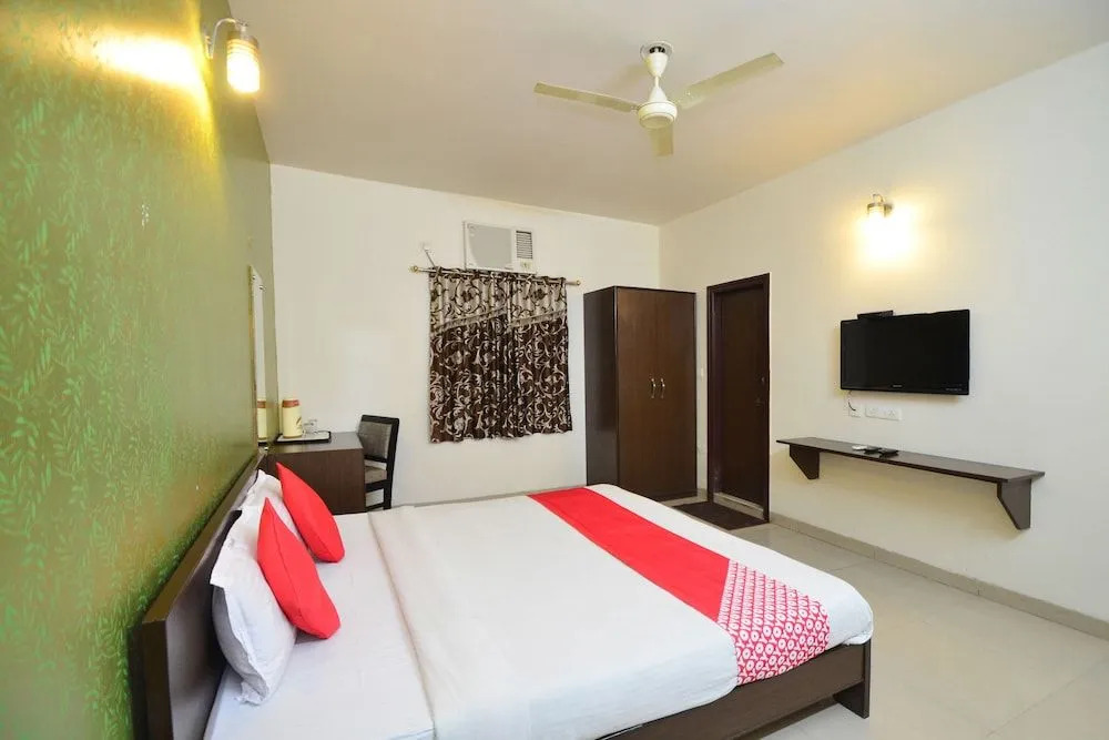 OYO 26175 Hotel Green Villa Guest House