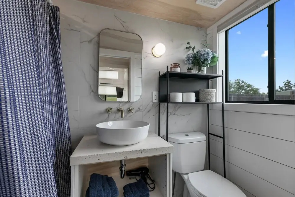 Luxury Tiny Home w/ Hot Tub&grill
