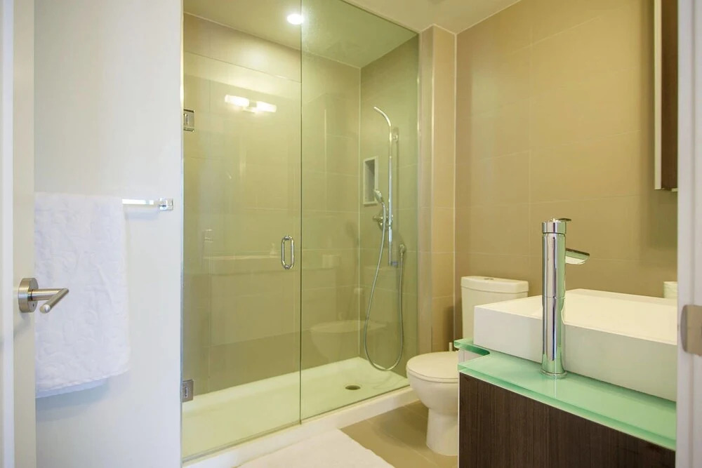 Avalon suites - Bluejays & Convention Center