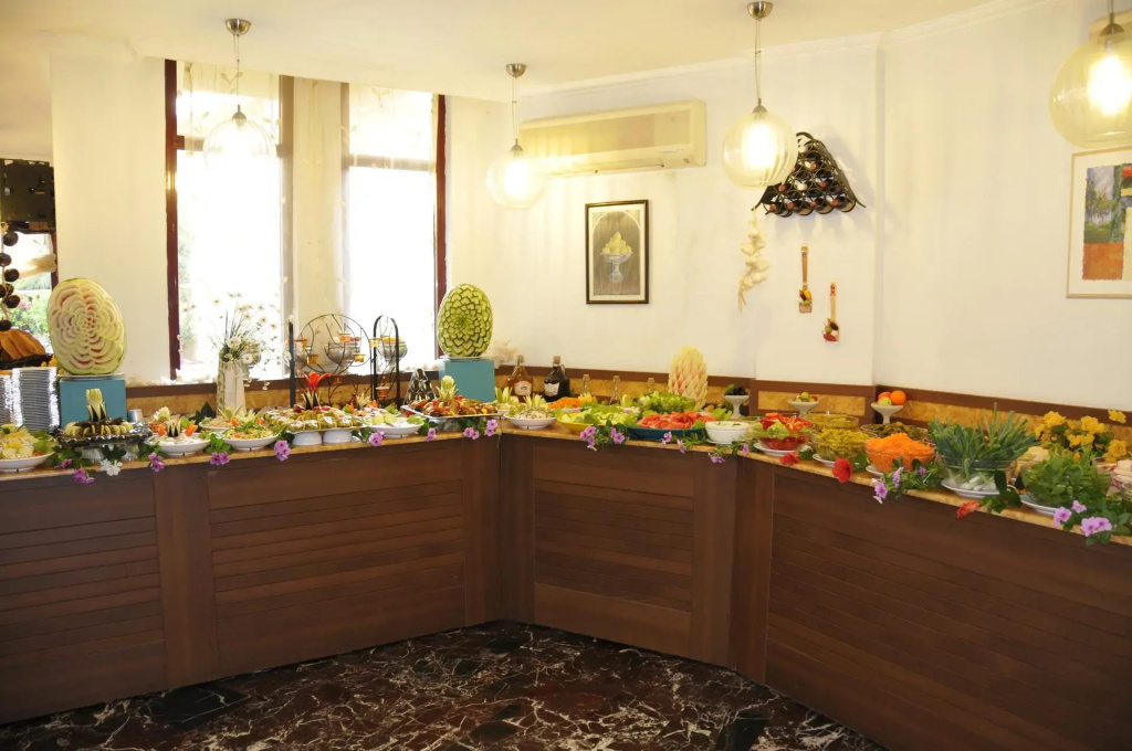 Azak Hotel