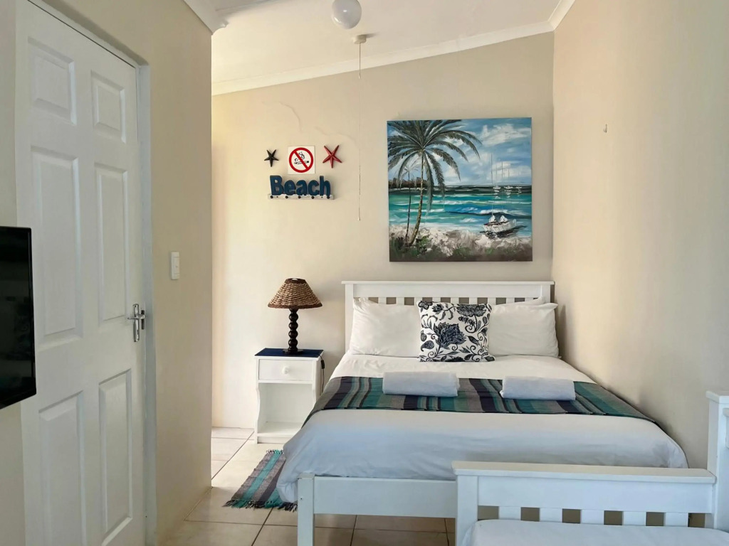 Ansteys Beach Self Catering Apartments