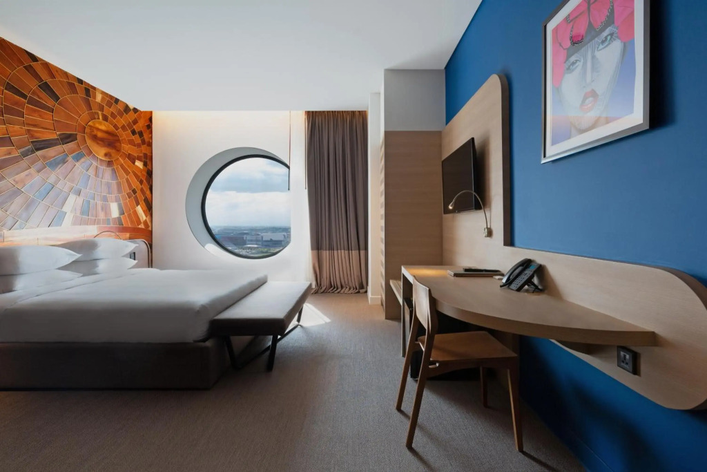 SUN & MOON, Riverside Hotel
