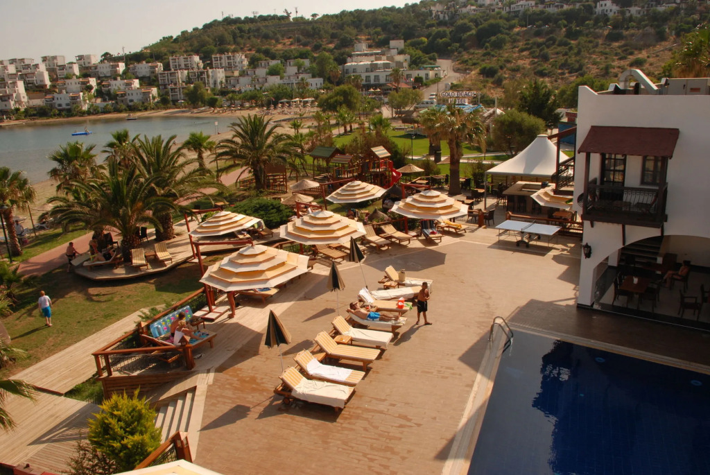 Costa Bitezhan Beach Hotel