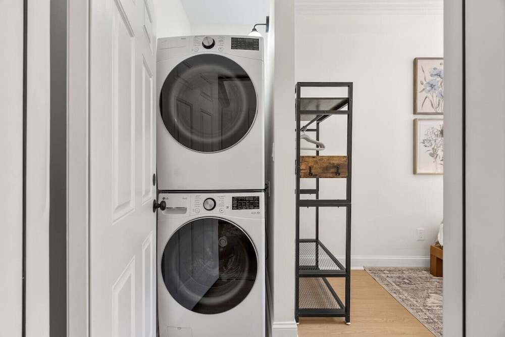 Bright 3BR Harlem Home w In-unit Laundry
