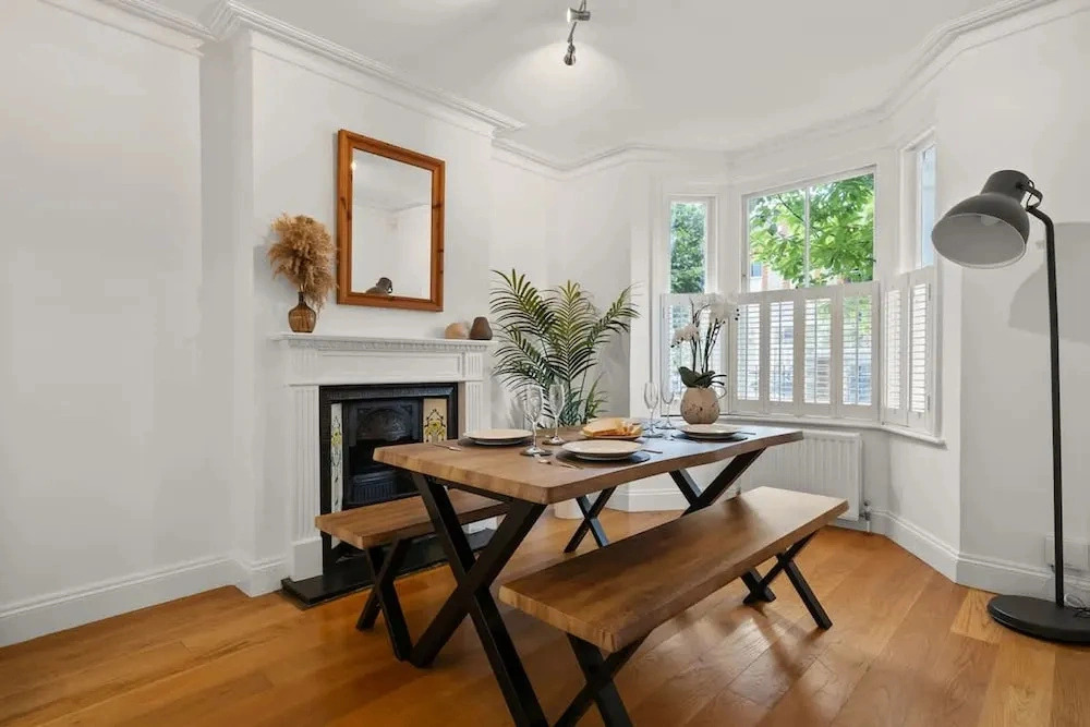 Kingston 3BR Relaxed Comfort for Family Work