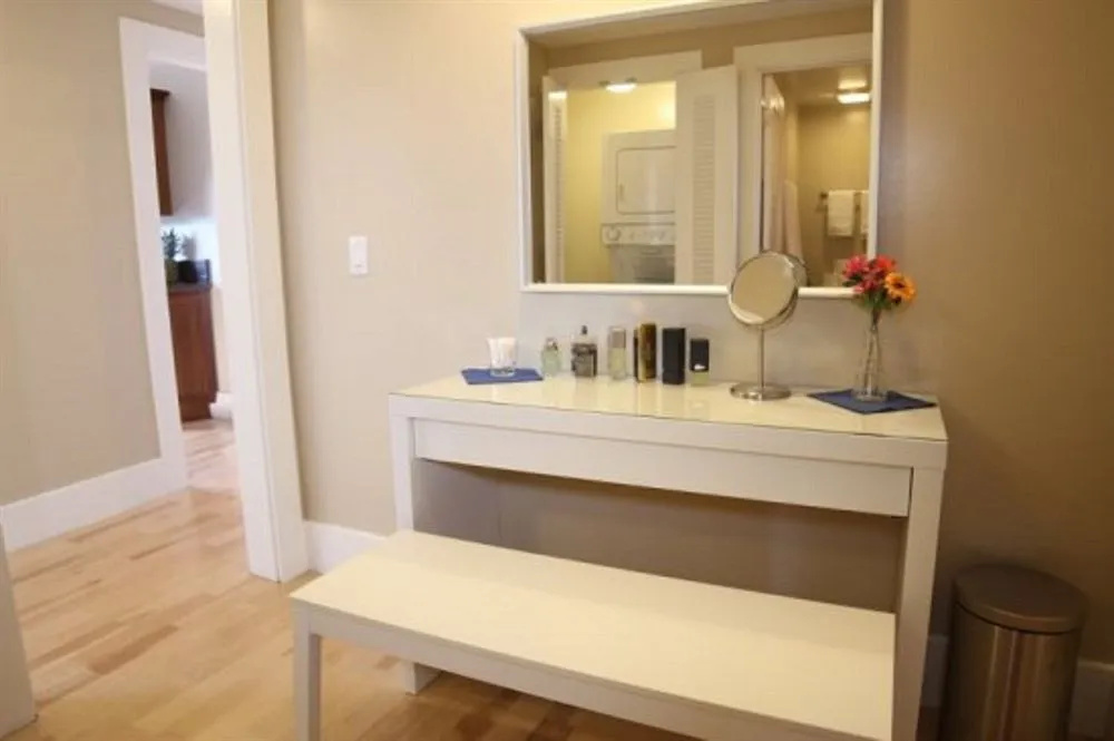 Hollywood Vacation Apartments