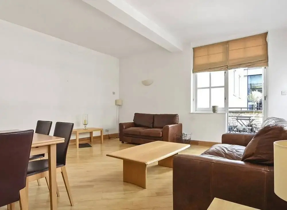 Modern 1 Bedroom Flat Near Liverpool Street With Patio