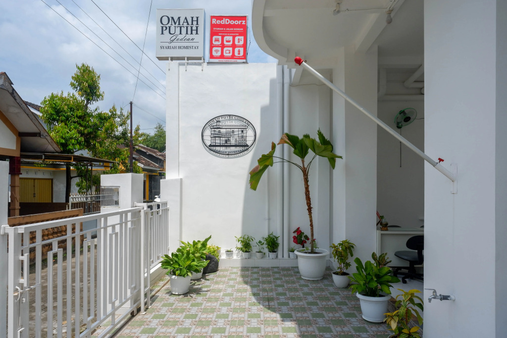 RedDoorz Syariah at Jalan Godean