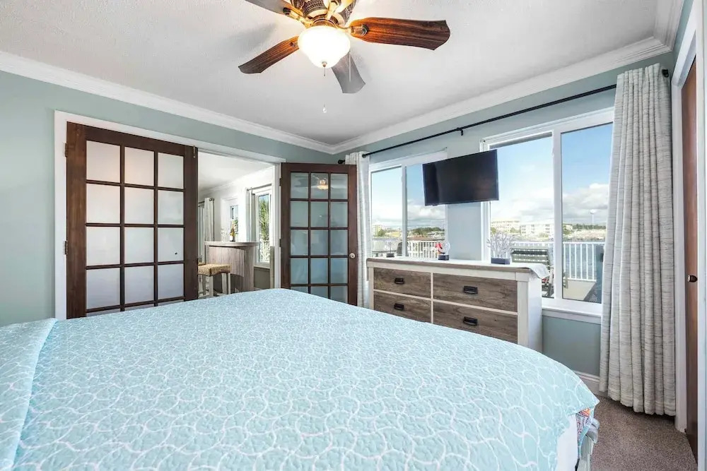 Harbor Seahorse - Outdoor Deck & Boat Dock