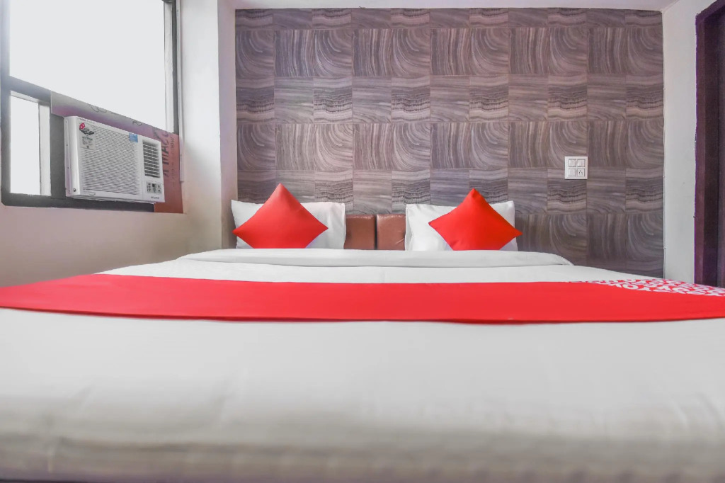 OYO 70184 Hotel Golden Bird
