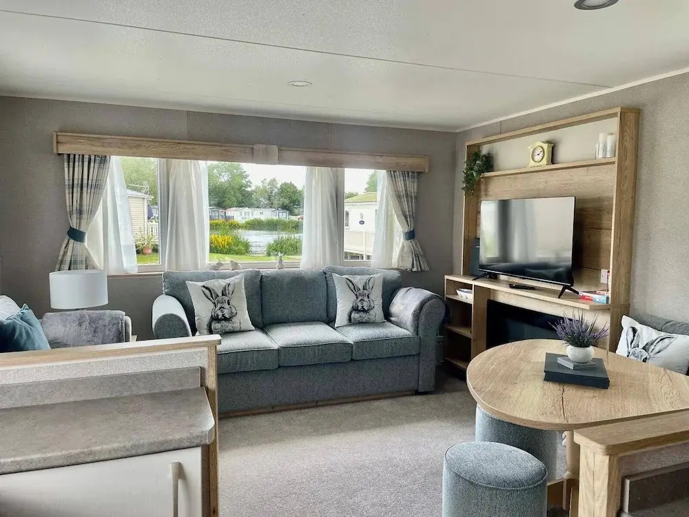Gorgeous 2 Bed Caravan in South Cerney