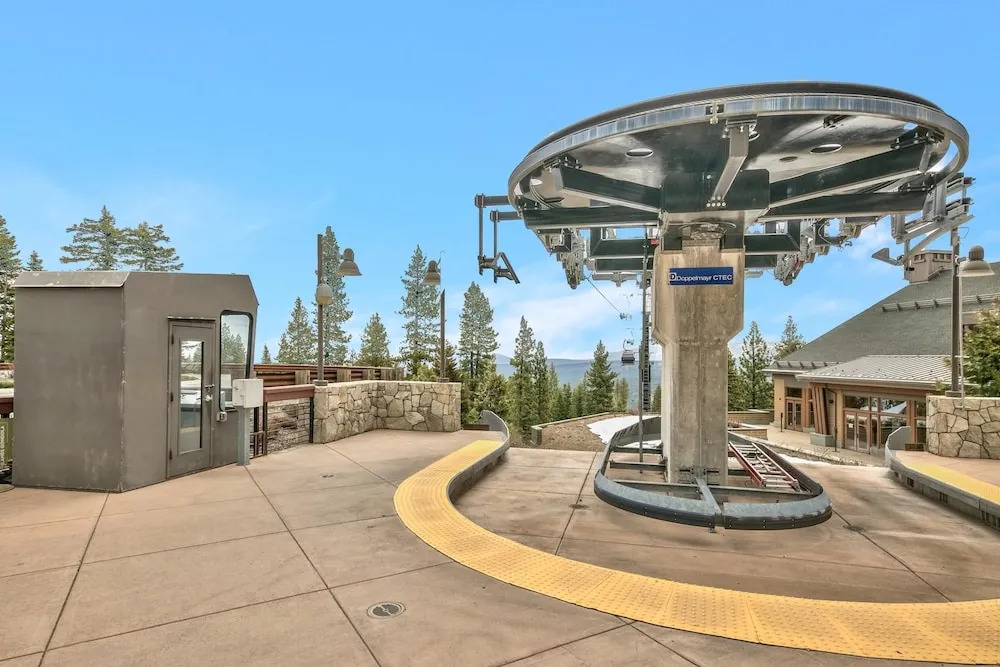 Summer Sale: Constellation S | 3 Bedroom Penthouse Condo by RedAwning