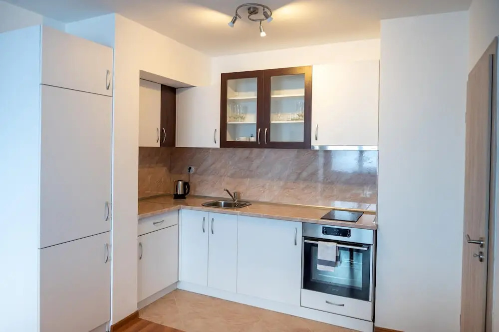 Sunny 1bdr Apartment Near Center