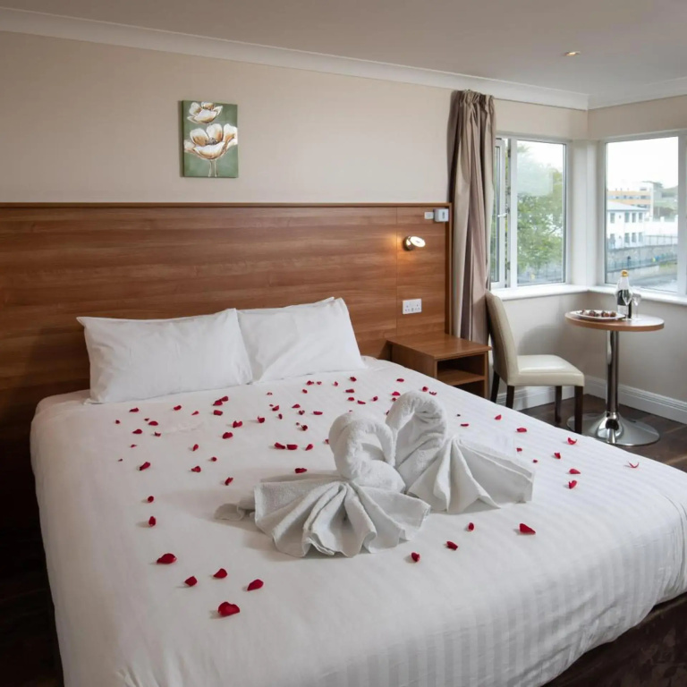 Riverside Hotel