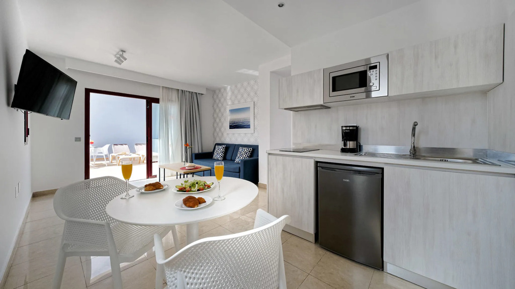 Отель Broncemar Beach Suites