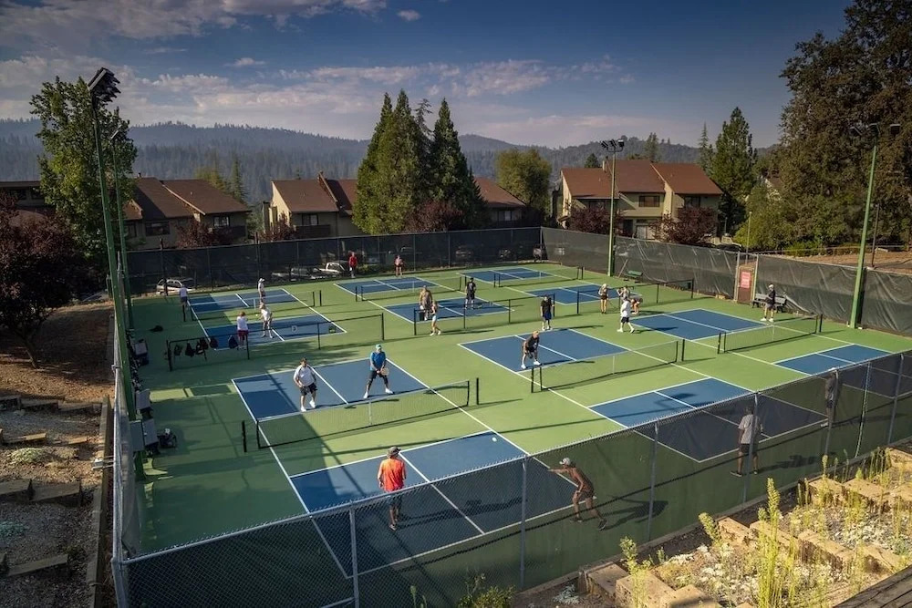The Happy Place - Mountain Views and Amenities Galore by Yosemite Region Resorts