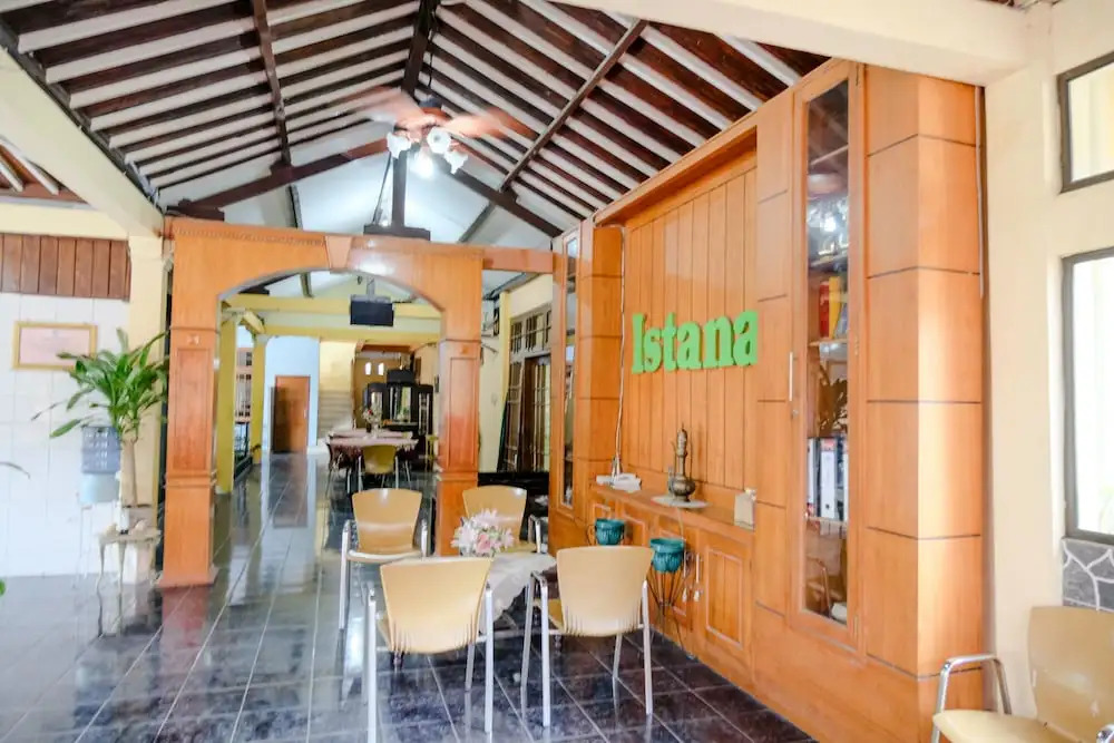 Hotel Istana Family by OYO Rooms