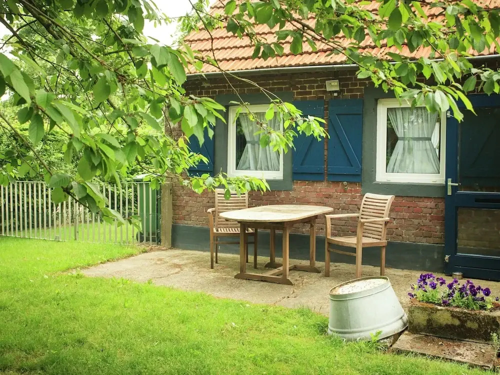 Farmhouse in Nederweert near Canal Trails
