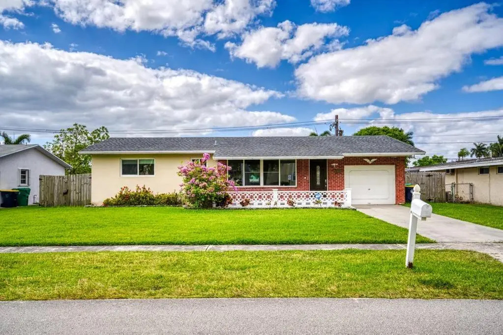 Tranquil Retreat with HEATED POOL Minutes to the Beach
