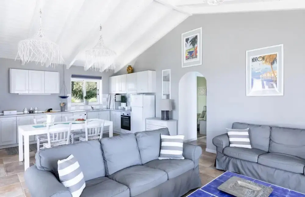 Juniper House - Charming 3 bed Villa With sea View