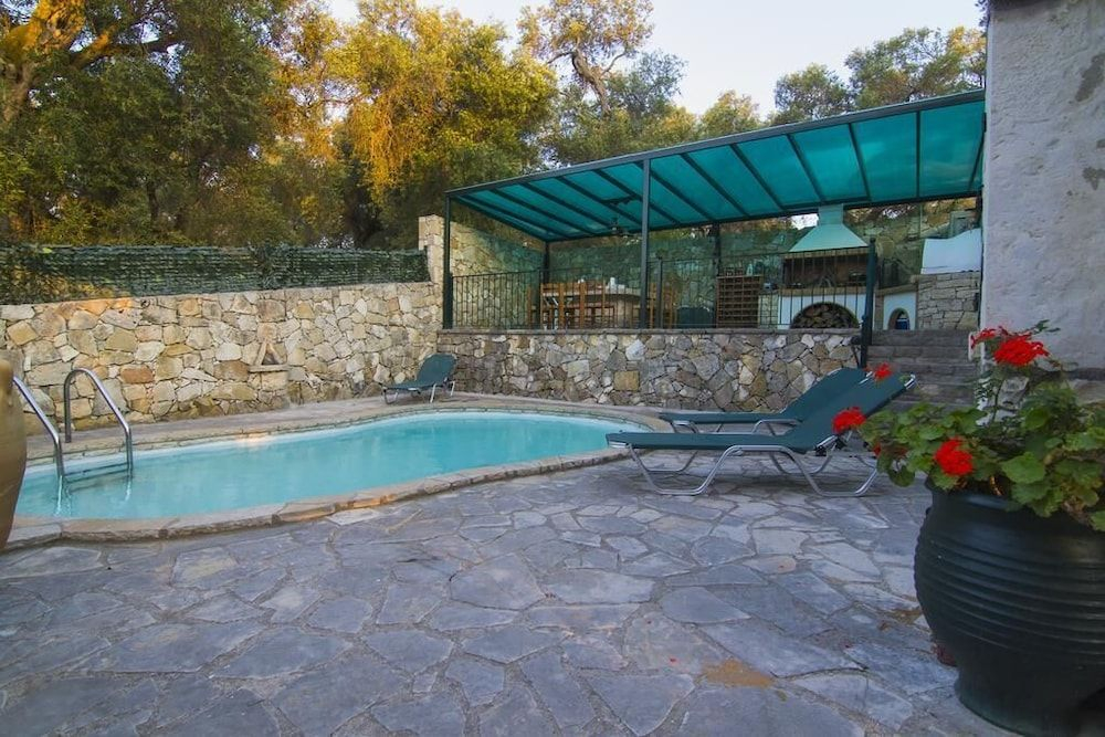 Su La Strata Villa by CorfuEscapes