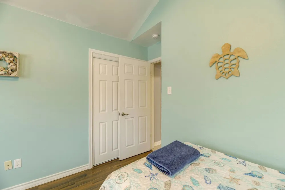 Pet-friendly Corpus Christi Home: 12 Mi to Beach!