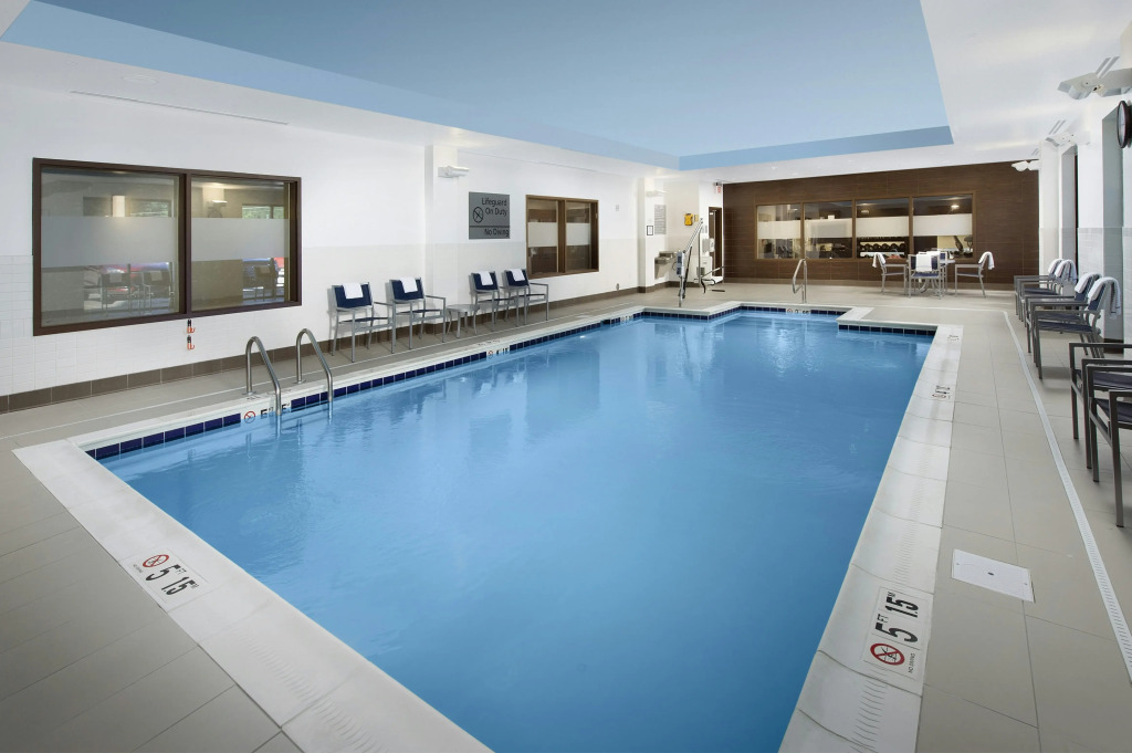 Hampton Inn & Suites Falls Church